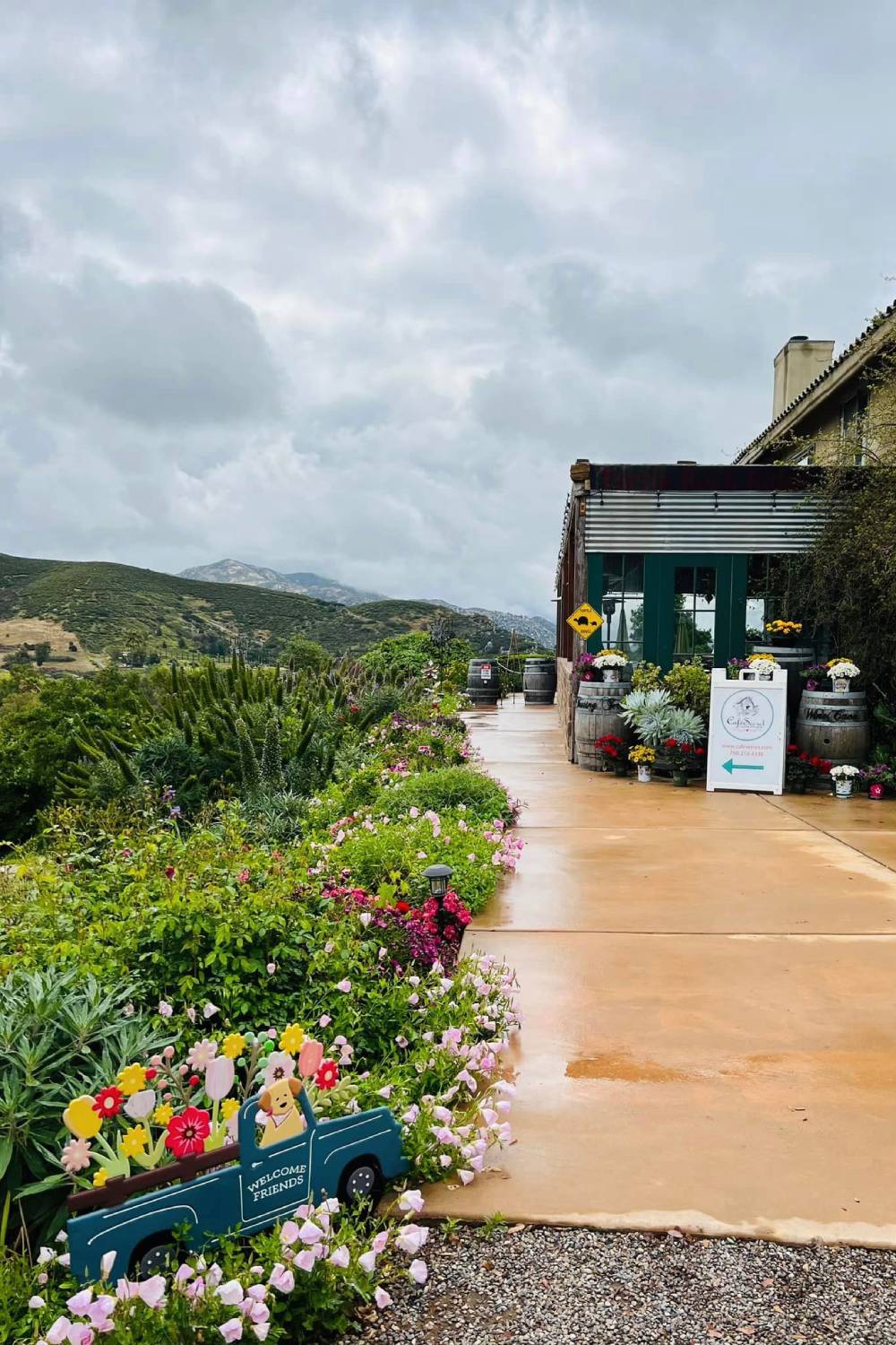 sidewalk to inside and outside tasting rooms